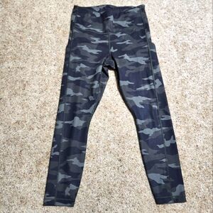 Athleta Ultimate Camo 7/8 Tight Leggings